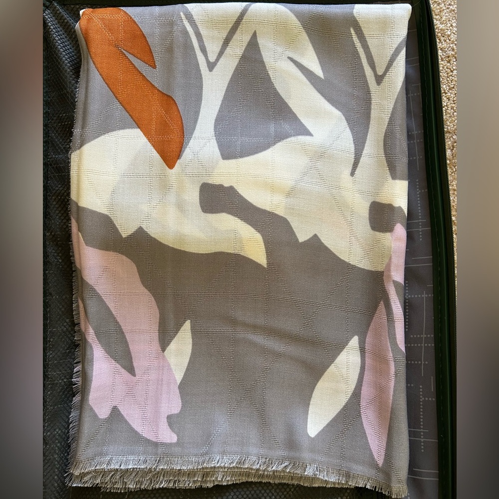 Abstract Leaf Print Scarf Grey silk-blend abstract print raw-edge scarf - Picture 4 of 5